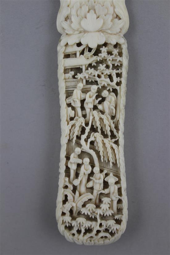 A Chinese export ivory page turner, 19th century, 28cm